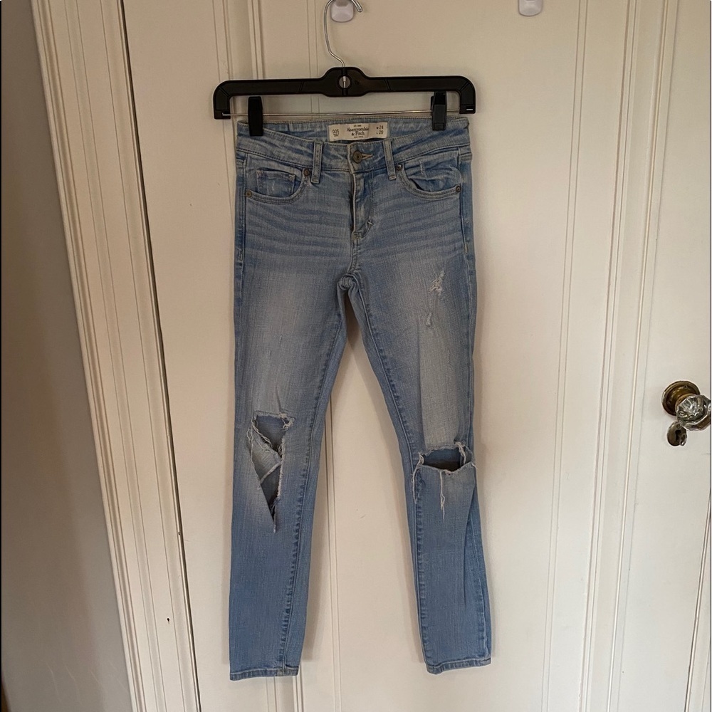 Abercrombie Low Rise Distressed Light Wash Jeans Size 24